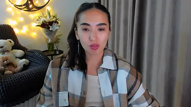 worldofkim online show from February 20, 10:32 pm