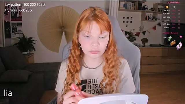 Snapshot of lil_lia chatting on October 2, 6:46 pm lil lia online show from October 2, 6:46 pm