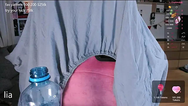 Snapshot of lil_lia chatting on September 19, 9:14 pm lil lia online show from September 19, 9:14 pm