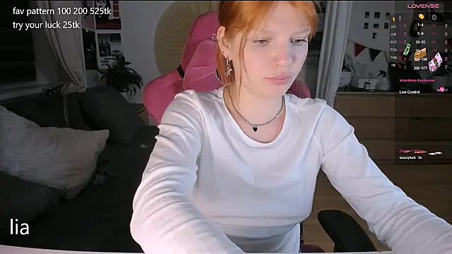 Snapshot of lil_lia chatting on October 15, 9:50 pm lil lia online show from October 15, 9:50 pm