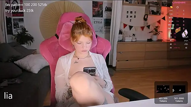 Snapshot of lil_lia chatting on October 16, 9:50 pm lil lia online show from October 16, 9:50 pm