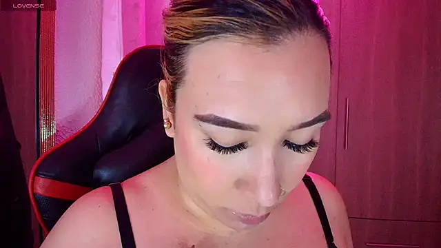 leahtemptation3 online show from February 8, 10:19 am