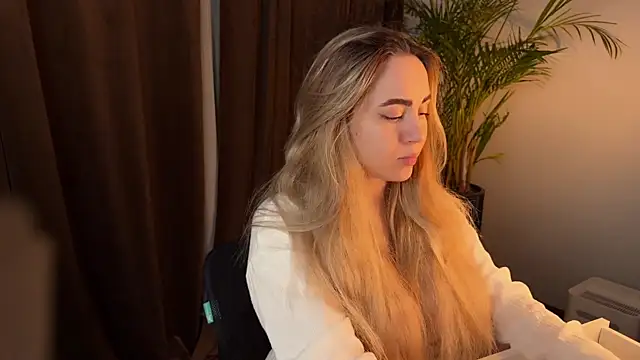 hotexclusive  online show from March 26, 1:41 am