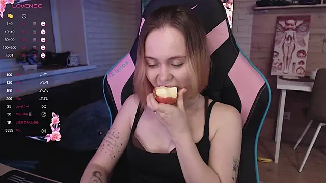 lucy mirror online show from November 10, 8:26 pm