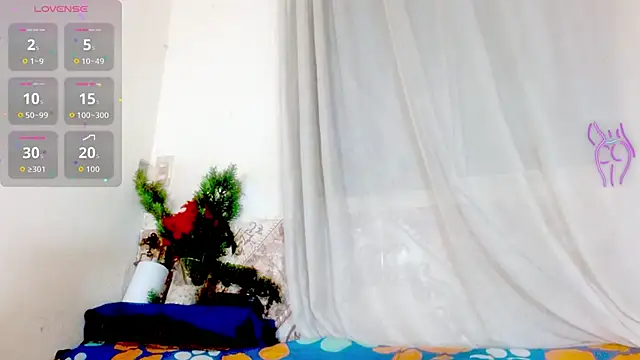 Eva Hoot online show from February 12, 1:57 pm