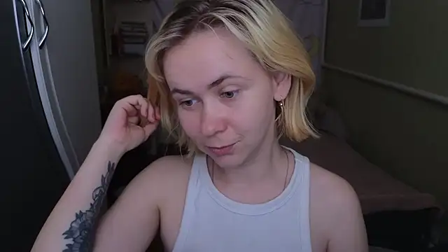 Riley Roo online show from April 15, 7:42 am