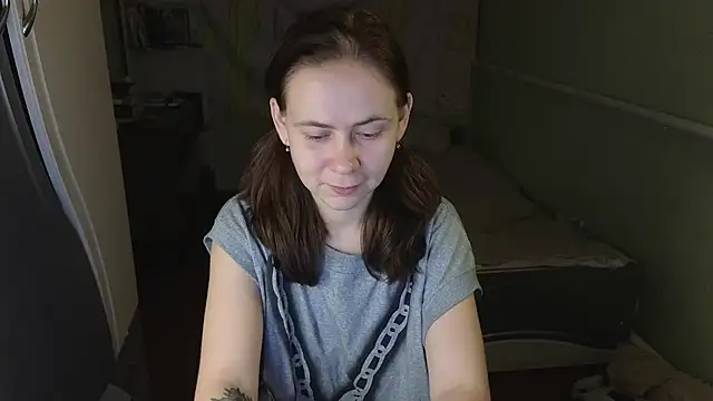 Riley Roo online show from November 12, 5:00 pm