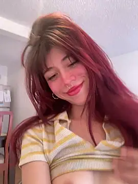 SuzzyyM online show from June 28, 9:43 pm