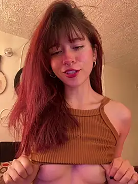 SuzzyyM online show from June 14, 9:48 pm