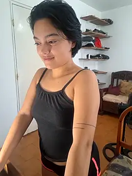 littlemelii online show from March 10, 3:49 pm