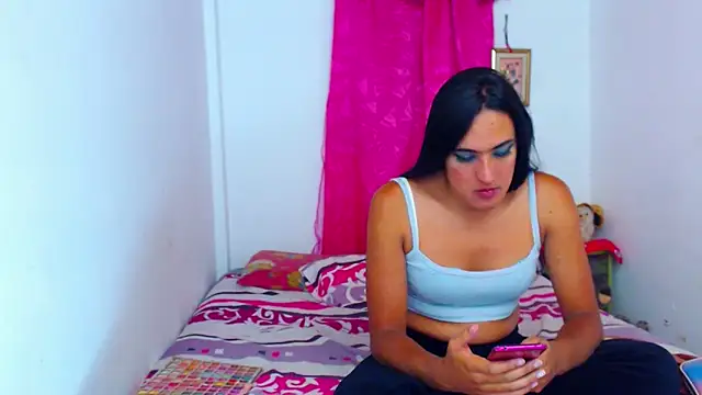Snapshot of misss_estrella chatting on October 11, 9:06 pm misss estrella online show from October 11, 9:06 pm