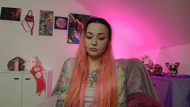 PinkHurricaneOfficial online show from November 4, 7:30 pm