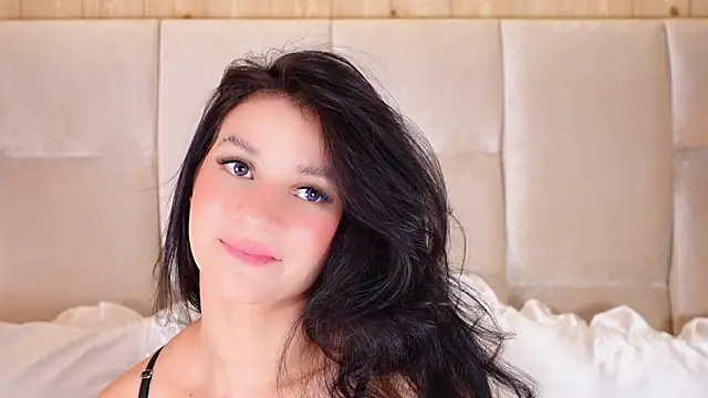 KiraKayleigh1 online show from February 15, 12:02 am