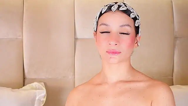 KiraKayleigh1 online show from November 17, 5:19 am