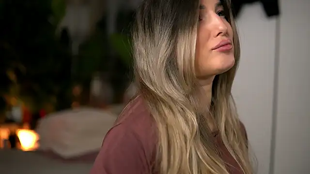 KellyMathews online show from February 24, 3:05 am