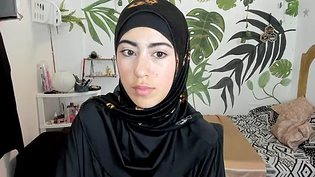 chaymae nah  online show from December 3, 1:24 pm