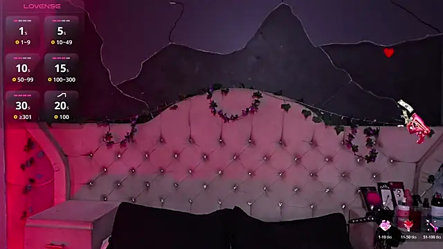 AmberGreyy  online show from April 8, 5:15 pm