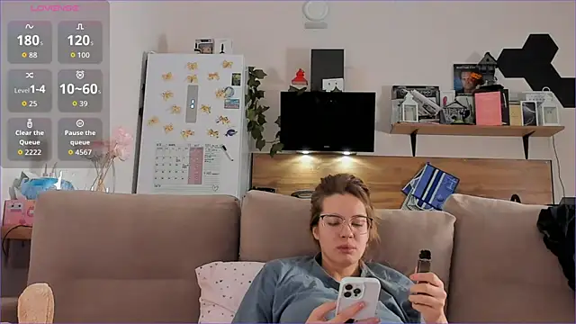 Girl alone home online show from November 20, 3:40 am