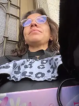 karlamorris  online show from April 9, 1:05 pm