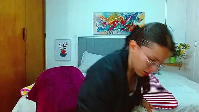 karlamorris  online show from December 18, 2:00 pm