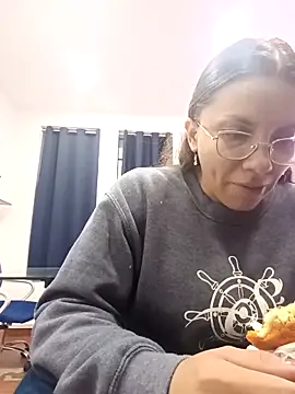 karlamorris  online show from September 18, 1:42 pm