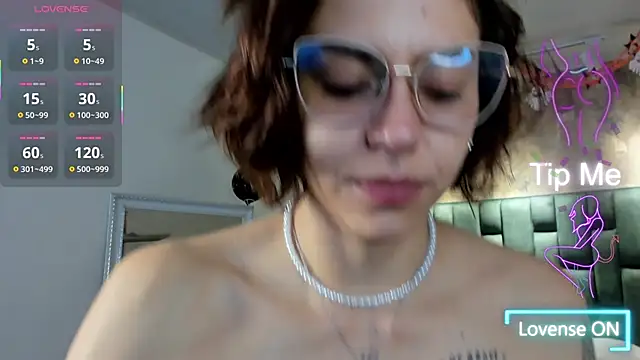 april dumont online show from October 28, 12:00 pm