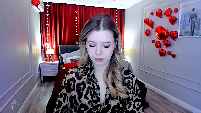 FollowLovee online show from March 4, 7:53 pm