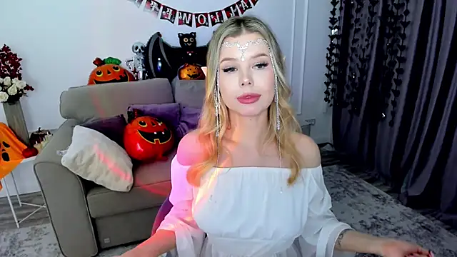 FollowLovee online show from October 31, 5:50 pm