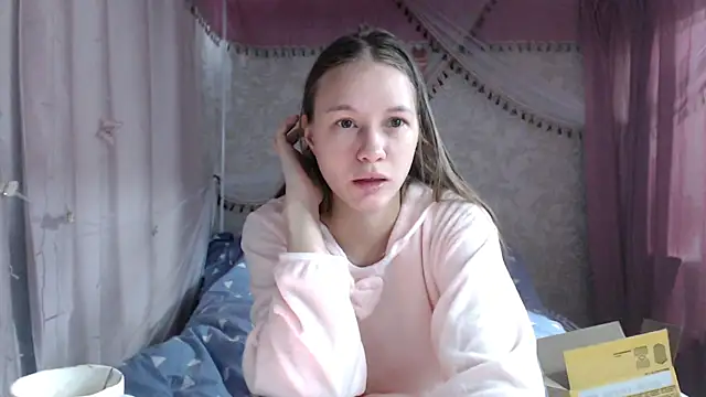 leila bambi  online show from January 14, 9:03 am