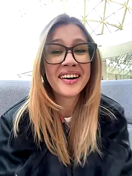 Snapshot of RinaCat chatting on October 15, 5:54 am RinaCat online show from October 15, 5:54 am