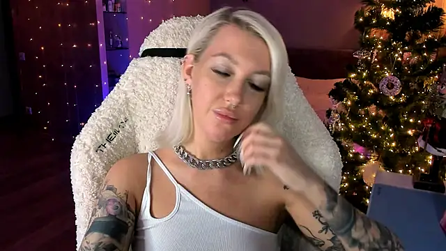 tykioty Miley online show from December 22, 4:10 pm