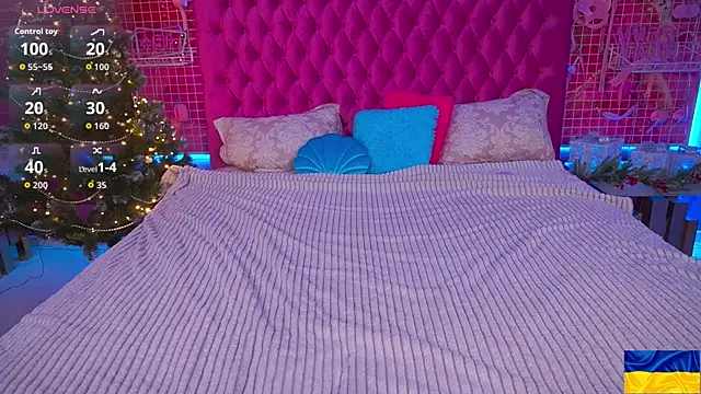 SusieWood online show from December 17, 8:57 pm