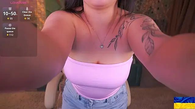 SusieWood online show from March 12, 9:06 pm