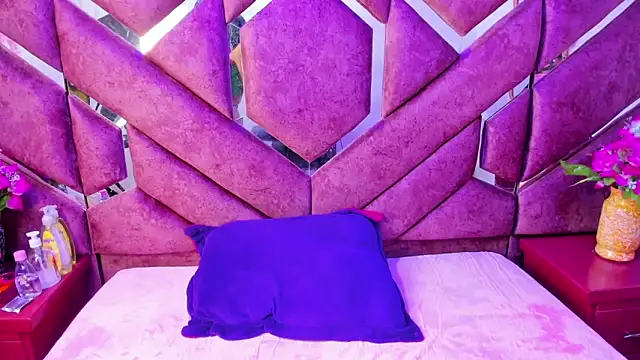 Snapshot of milly_print chatting on September 9, 3:28 am milly print online show from September 9, 3:28 am