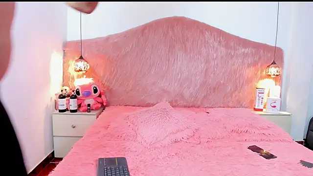 Derek and Skarlet online show from November 19, 6:19 pm