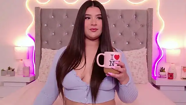 JuliaSUMMERS2022 online show from February 10, 10:02 pm