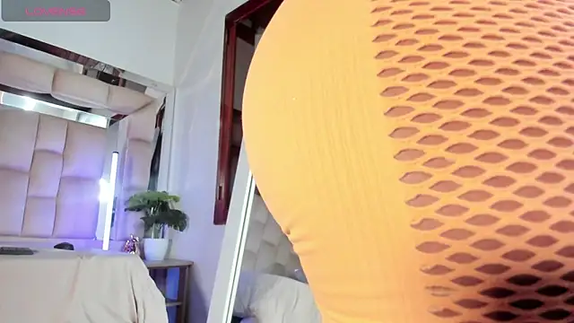 Paytonferrara online show from April 1, 2:34 am