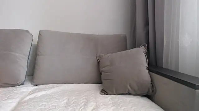  JustmeHere  online show from March 5, 11:17 am