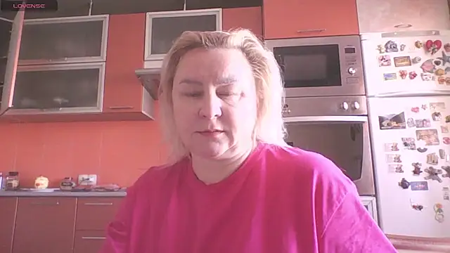 mira robinsonnn online show from April 9, 5:10 am