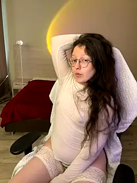 emigooflordXD online show from September 17, 8:45 am