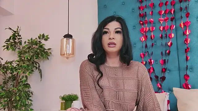 EmilyColle  online show from February 13, 8:10 pm