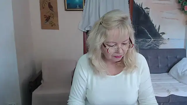 EvelynLoveShy online show from November 14, 7:41 am