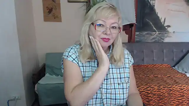 EvelynLoveShy online show from November 6, 9:26 am