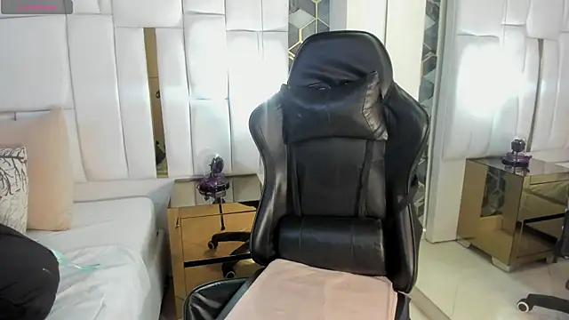 lia mariana online show from February 3, 4:10 am