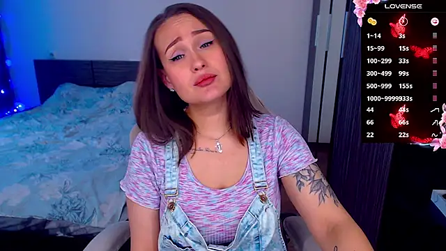 Snapshot of Cutie-Melanie chatting on October 20, 8:50 am Cutie-Melanie online show from October 20, 8:50 am