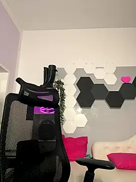 AnnikaRose online show from December 20, 1:48 pm