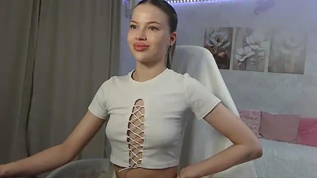 EmmyMills online show from July 20, 11:05 pm