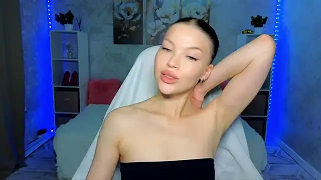 EmmyMills online show from June 15, 6:19 pm
