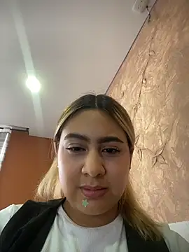 Miabonnett  online show from January 8, 5:50 pm