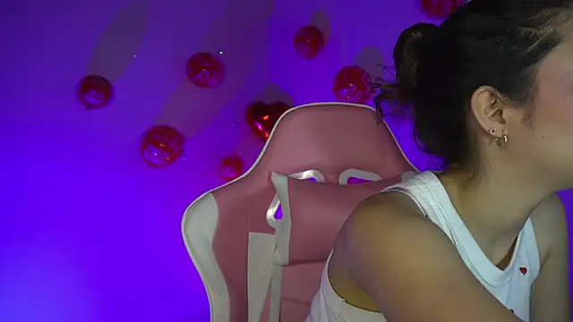 little-Emma online show from February 15, 3:31 am